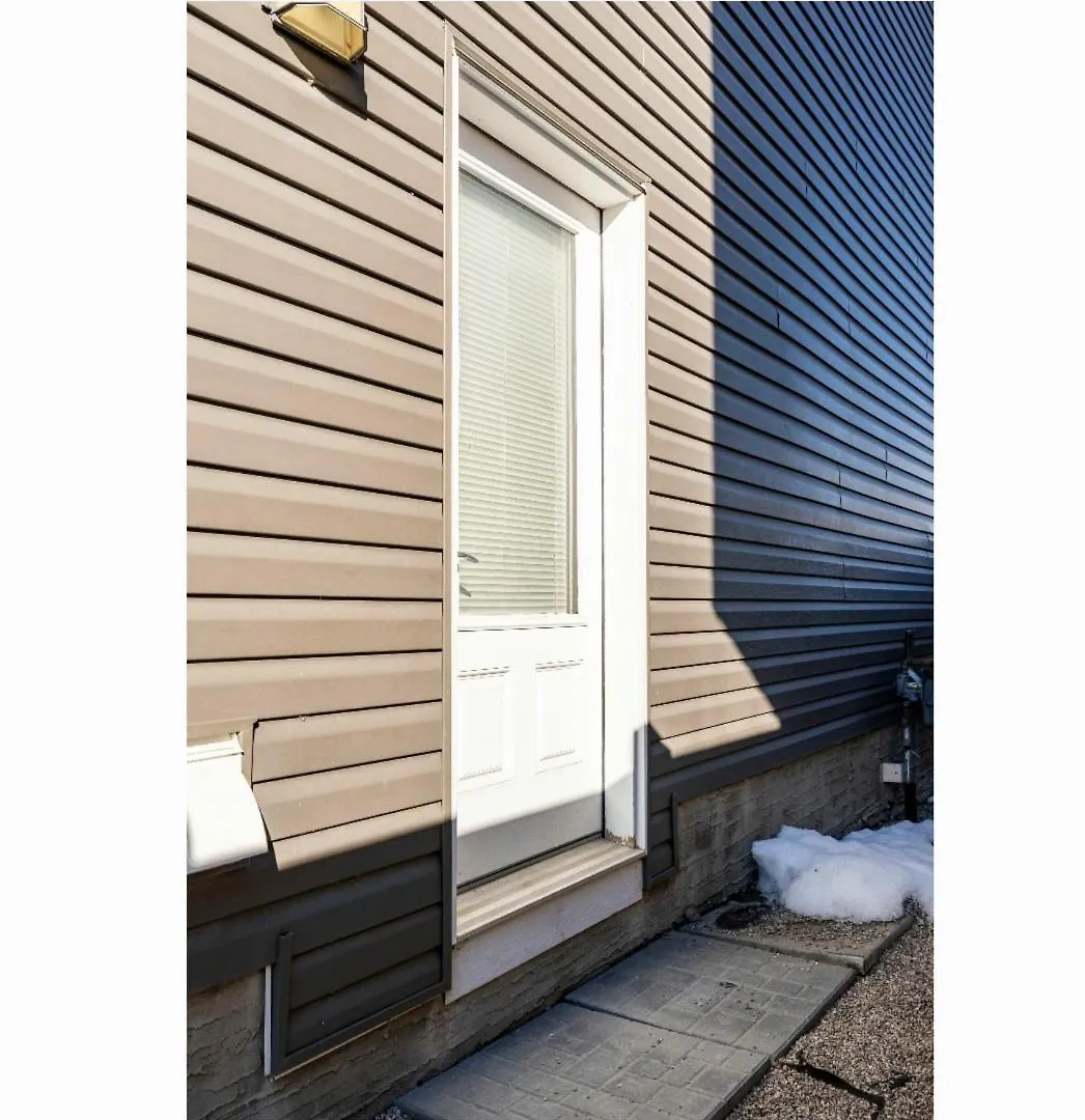 Basement Apartment Калгари